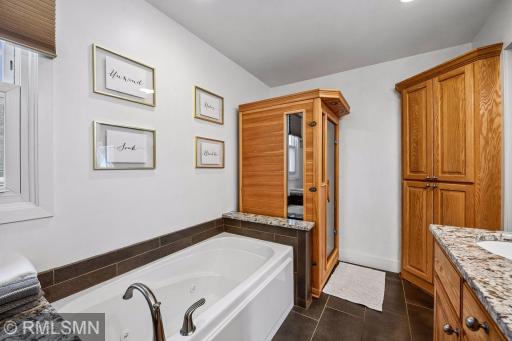 300 W Lake Street, Waconia, MN 55387