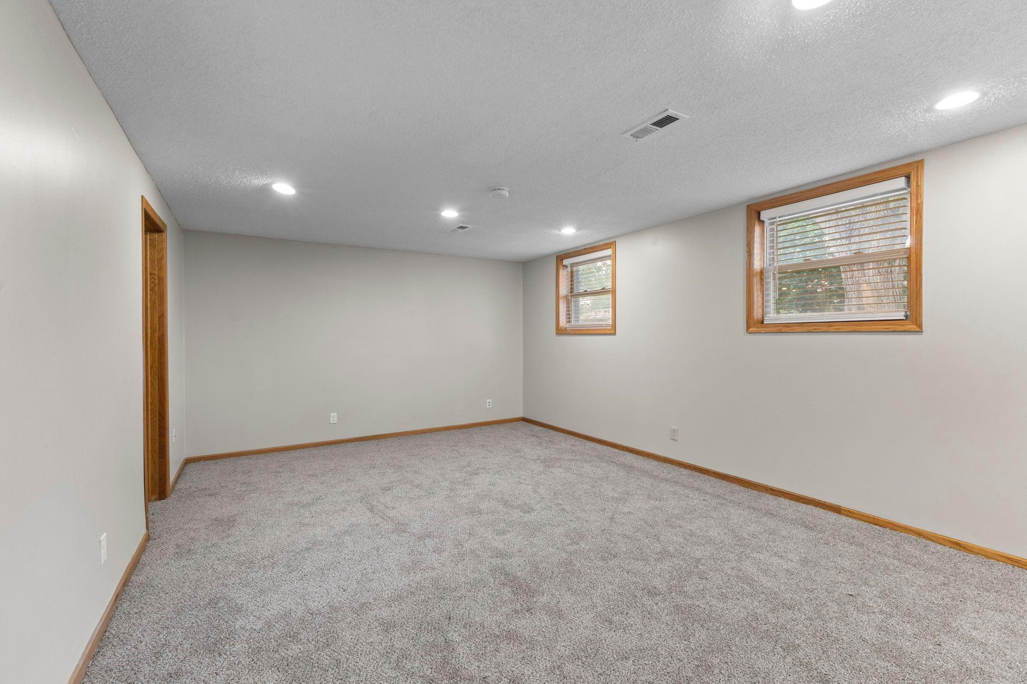 42-web-or-mls-3684 Prairie Rd-259.jpg
