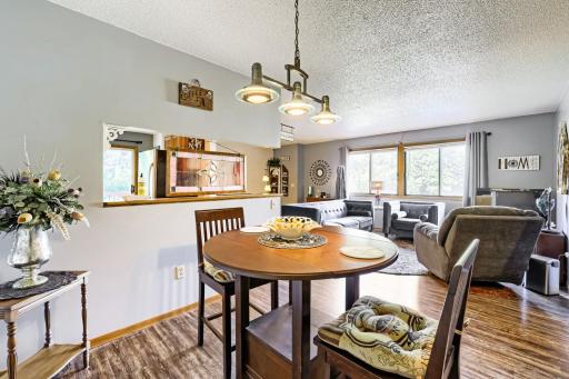 Sweet Dining Area To Enjoy Leisurely Meals With Friends!