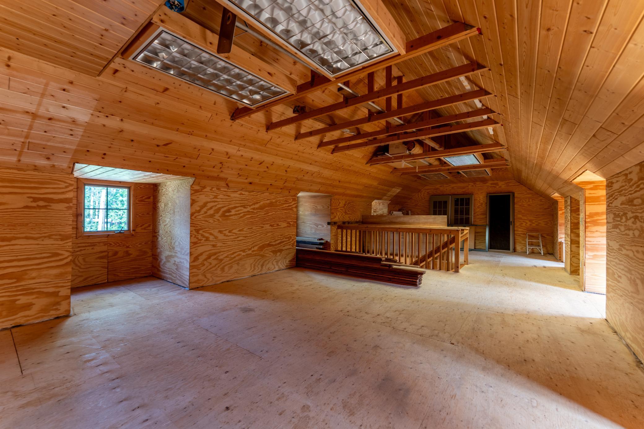 Future guest suite, home office, game room ... so much potential!