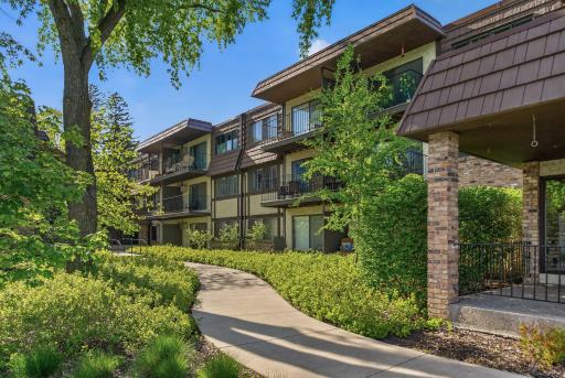 205 Barry Avenue S, 306, Wayzata, MN 55391