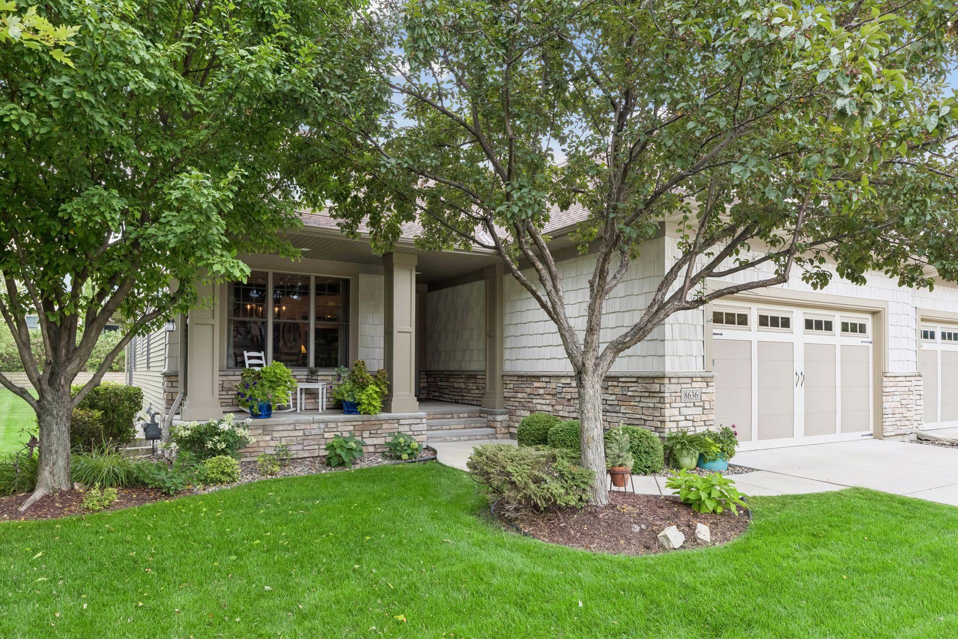 Welcome to Lakeside at Lake Riley! One level living and all the amenities you could ask for!