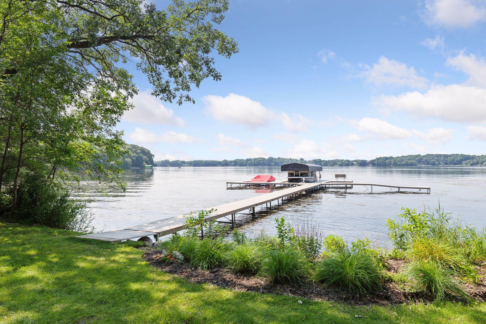 Well cared for HOA day dock with seating. The perfect spot to catch sunset!
