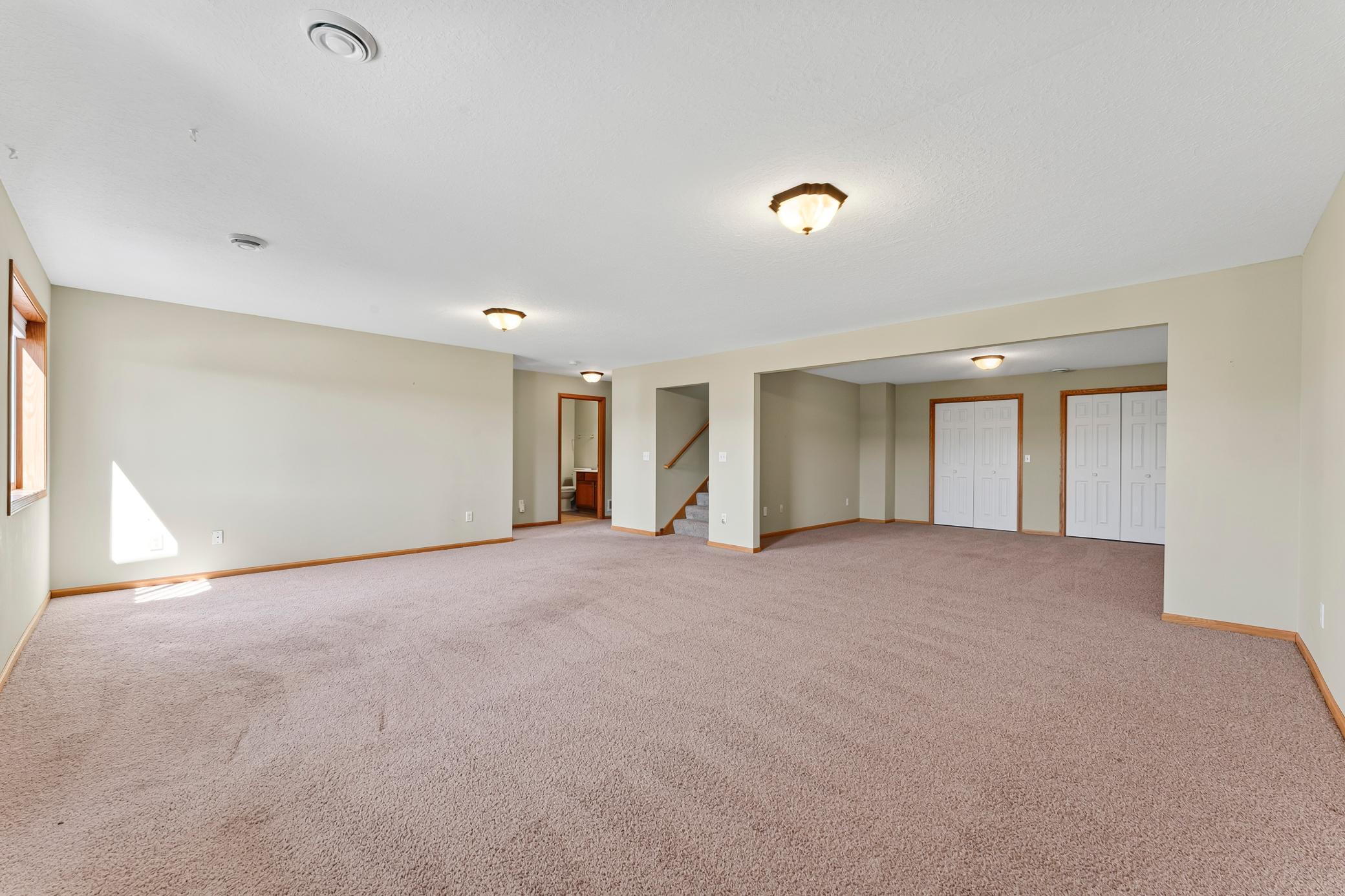 Family Room w/ Flex Space