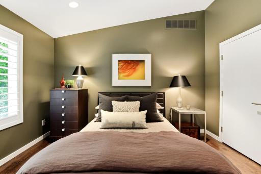 37-web-or-mls-20650-Bayview-Ct-37.jpg