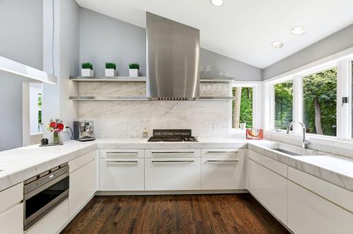 23-web-or-mls-20650-Bayview-Ct-23.jpg