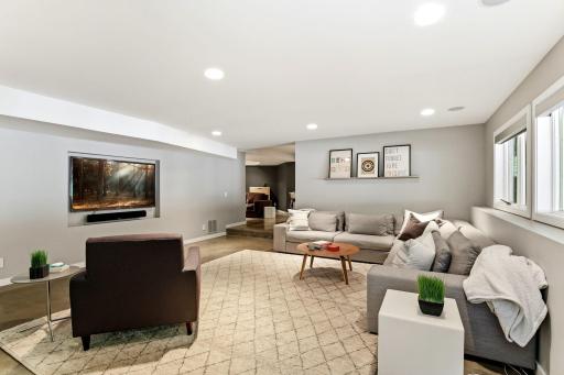 60-web-or-mls-20650-Bayview-Ct-60.jpg
