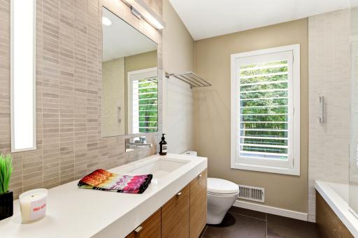 52-web-or-mls-20650-Bayview-Ct-52.jpg