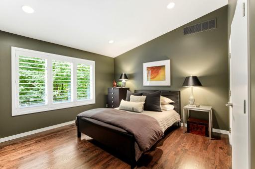36-web-or-mls-20650-Bayview-Ct-36.jpg