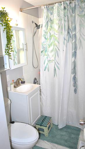 Full bath main