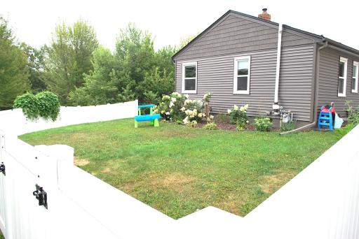 New vinyl fencing