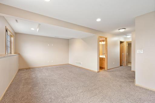 703 25th Avenue NW, Austin, MN 55912