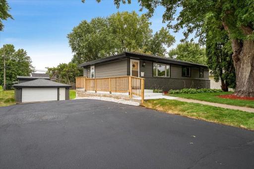 1401 Winnetka Avenue N, Golden Valley, MN 55427