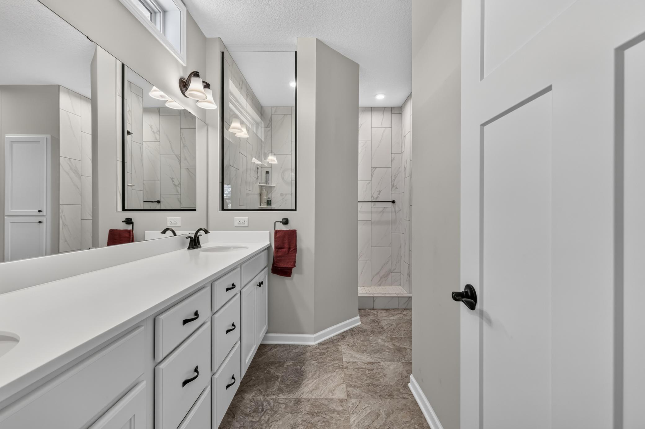 Beautiful Tiled 3/4 Primary Suite Bathroom