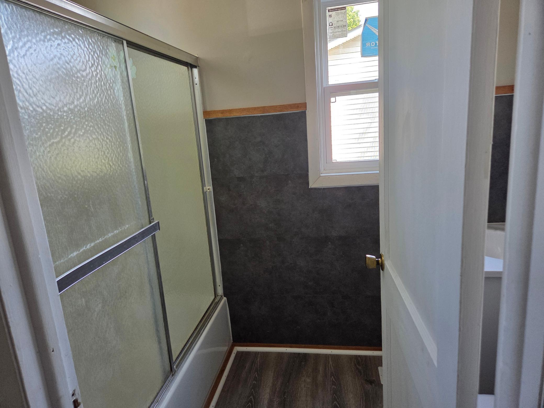 main floor full bath with tub