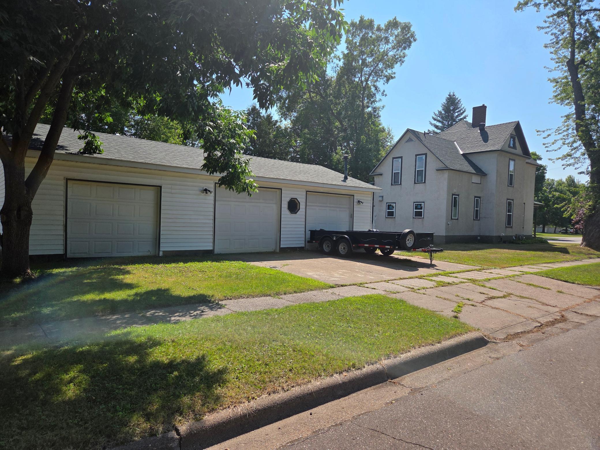3 car detached garage