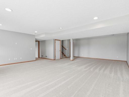 Ready for your imagination - make this awesome space your own!
