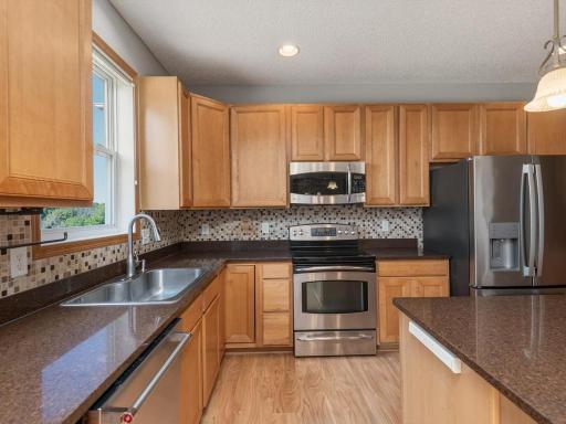 1511 Pembroke Pass maple cabinetry, quartz countertops & tile backsplash.