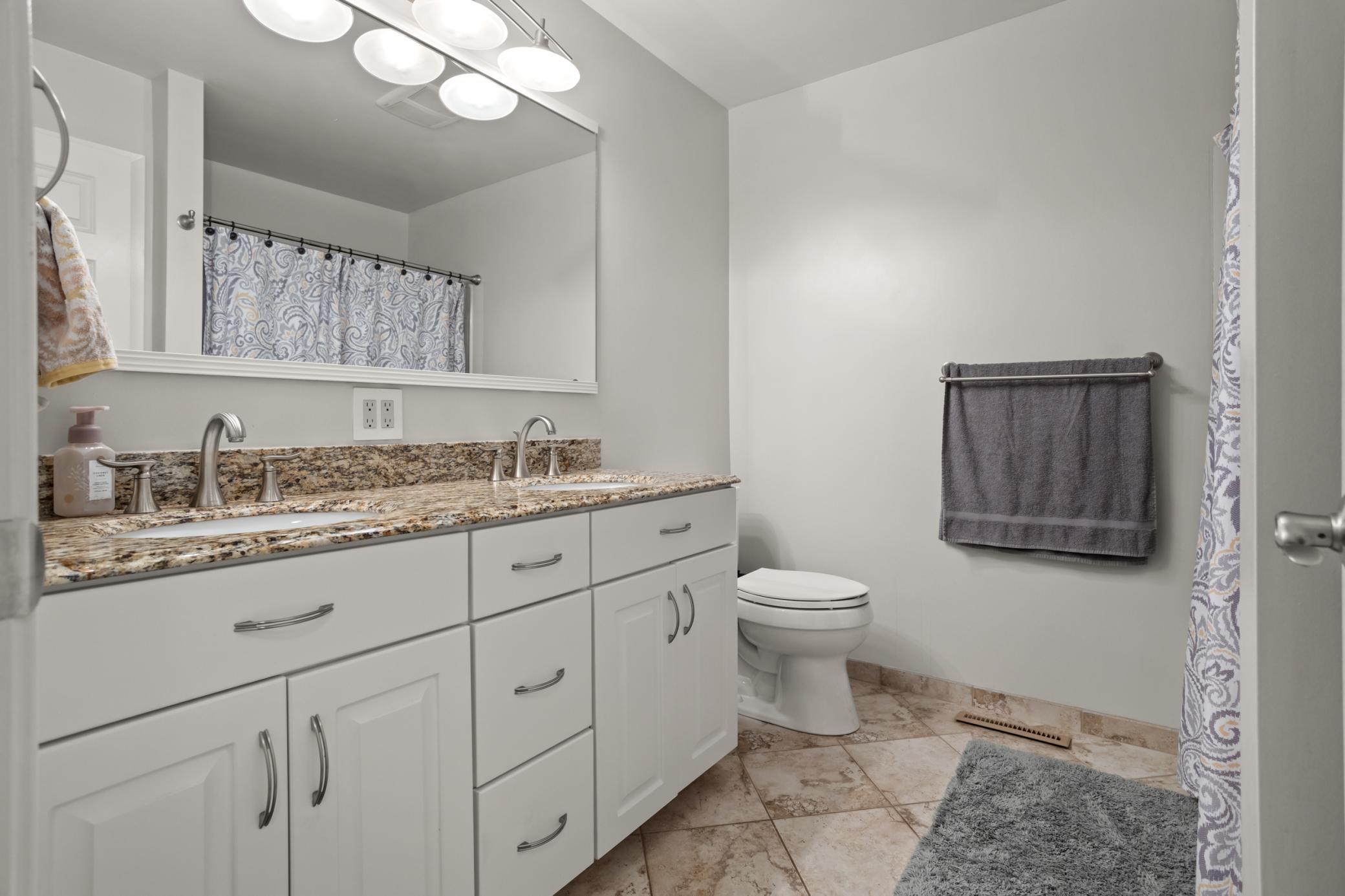 Upper floor main bathroom