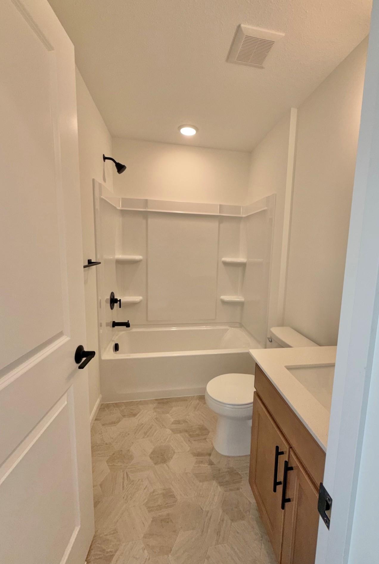 Secondary full bath