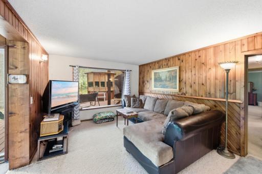4-web-or-mls-PWK_8491_with_tv.jpg
