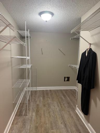 Walk-in closet LL BR