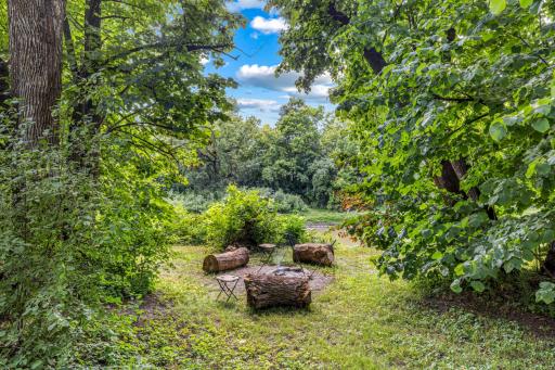 Firepit Area by the River (Logs Included)