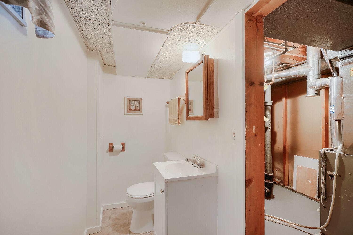 9242 15th Ave S - Web Quality - 024 - 24 Bathroom.jpg