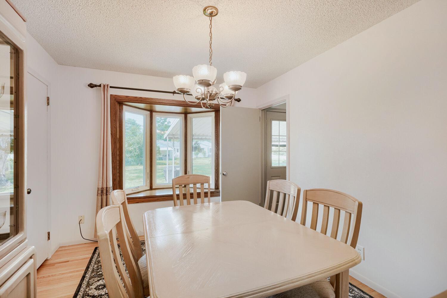 9242 15th Ave S - Web Quality - 011 - 11 Dining Room.jpg