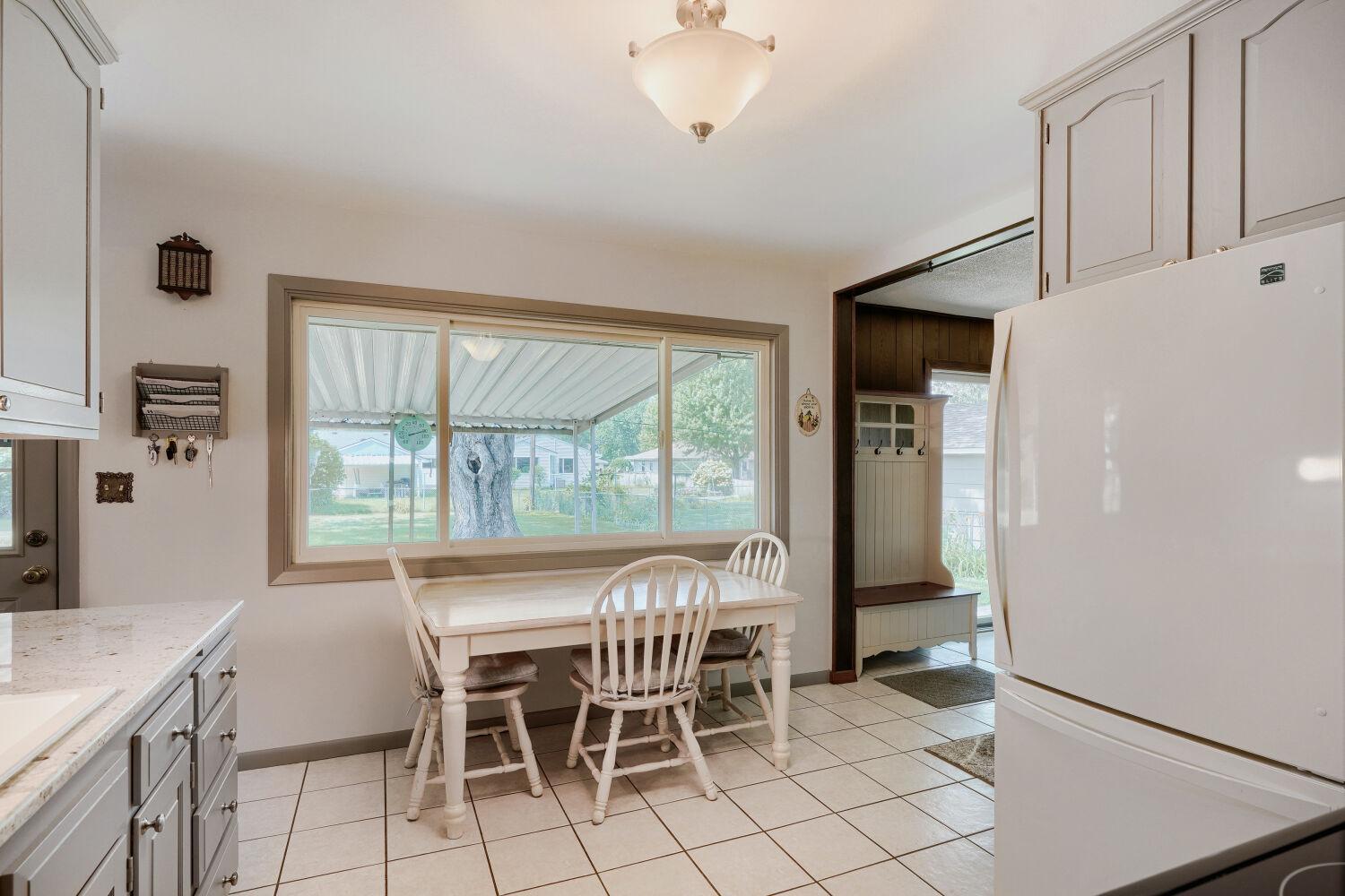 9242 15th Ave S - Web Quality - 014 - 14 Kitchen.jpg