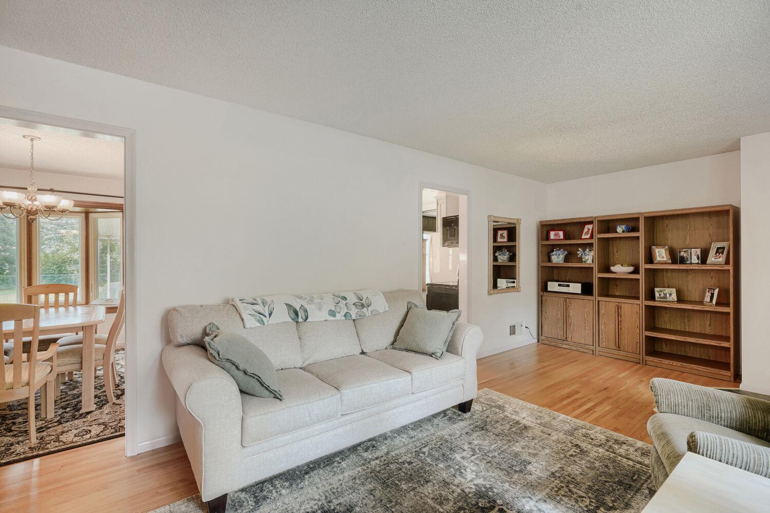 9242 15th Ave S - Web Quality - 008 - 08 Living Room.jpg
