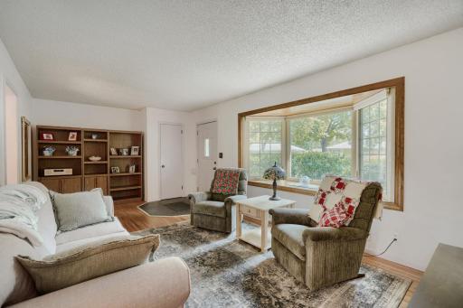 9242 15th Ave S - Web Quality - 009 - 09 Living Room.jpg