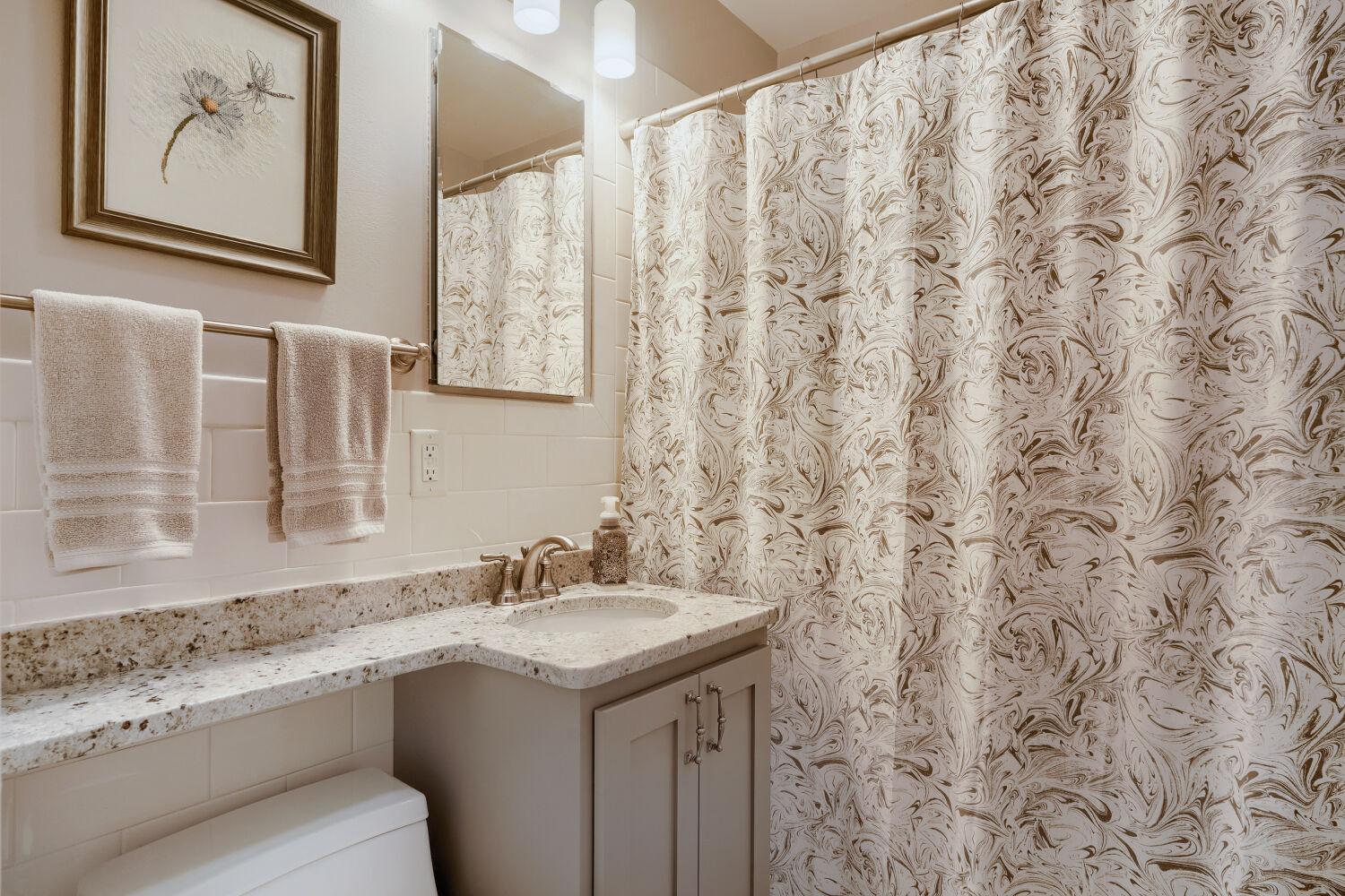 9242 15th Ave S - Web Quality - 023 - 23 Bathroom.jpg