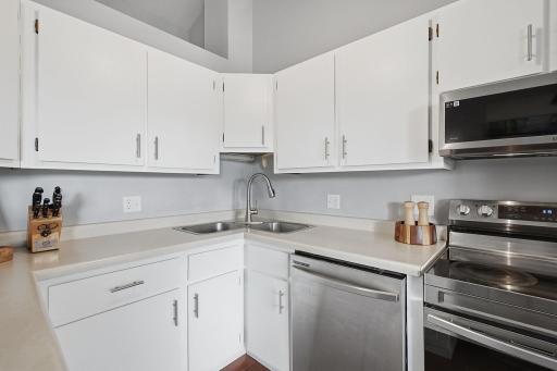19-web-or-mls-2313_W_Territorial_Rd_201_Saint_Paul_MN_015.jpg