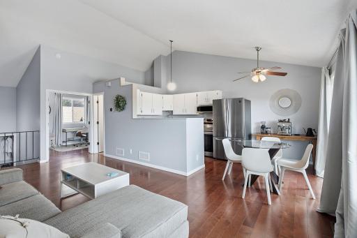 11-web-or-mls-2313_W_Territorial_Rd_201_Saint_Paul_MN_007.jpg