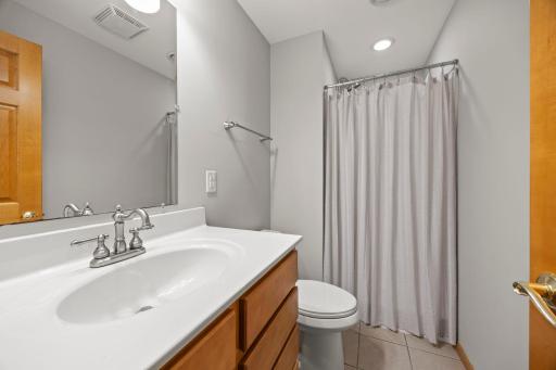77-web-or-mls-18462 Gladstone Blvd N-374.jpg
