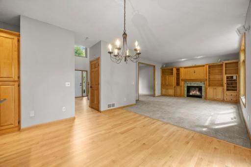 31-web-or-mls-18462 Gladstone Blvd N-129.jpg