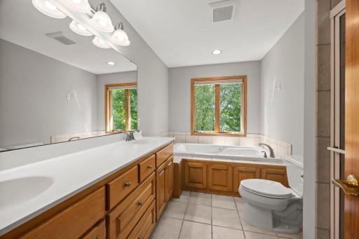 48-web-or-mls-18462 Gladstone Blvd N-254.jpg