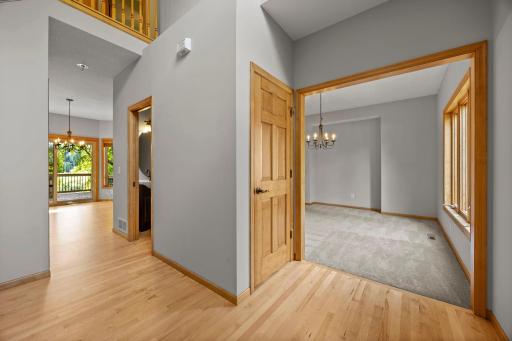 41-web-or-mls-18462 Gladstone Blvd N-179.jpg