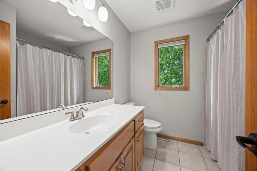 53-web-or-mls-18462 Gladstone Blvd N-229.jpg