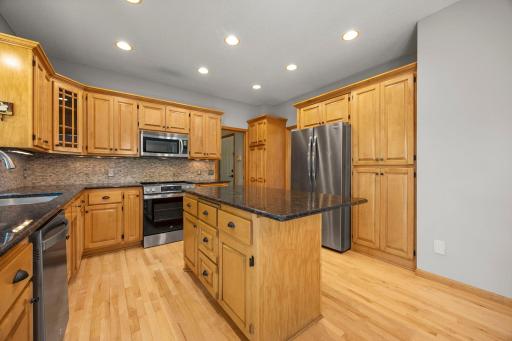 37-web-or-mls-18462 Gladstone Blvd N-159.jpg