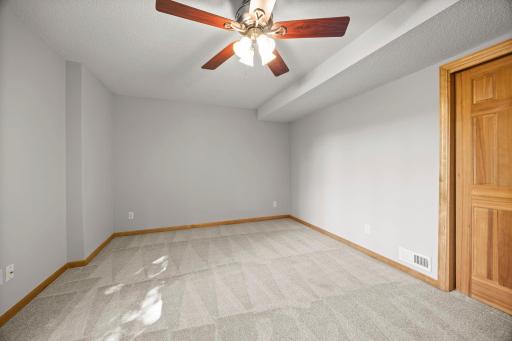 74-web-or-mls-18462 Gladstone Blvd N-359.jpg