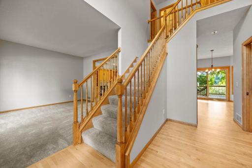 43-web-or-mls-18462 Gladstone Blvd N-184.jpg
