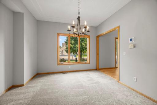 23-web-or-mls-18462 Gladstone Blvd N-199.jpg