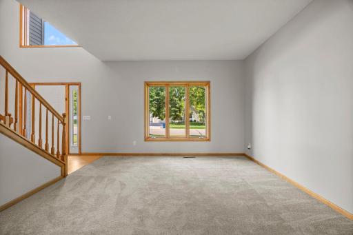 19-web-or-mls-18462 Gladstone Blvd N-89.jpg