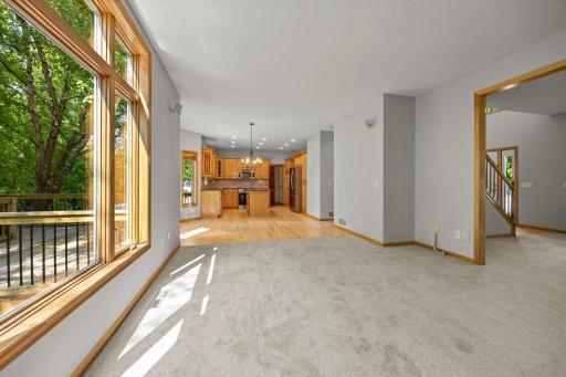 27-web-or-mls-18462 Gladstone Blvd N-106.jpg