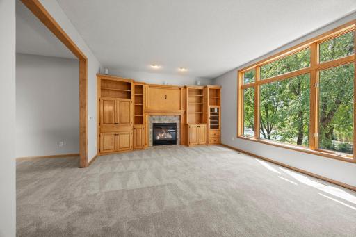 25-web-or-mls-18462 Gladstone Blvd N-99.jpg