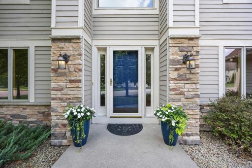 13-web-or-mls-18462 Gladstone Blvd N-19.jpg