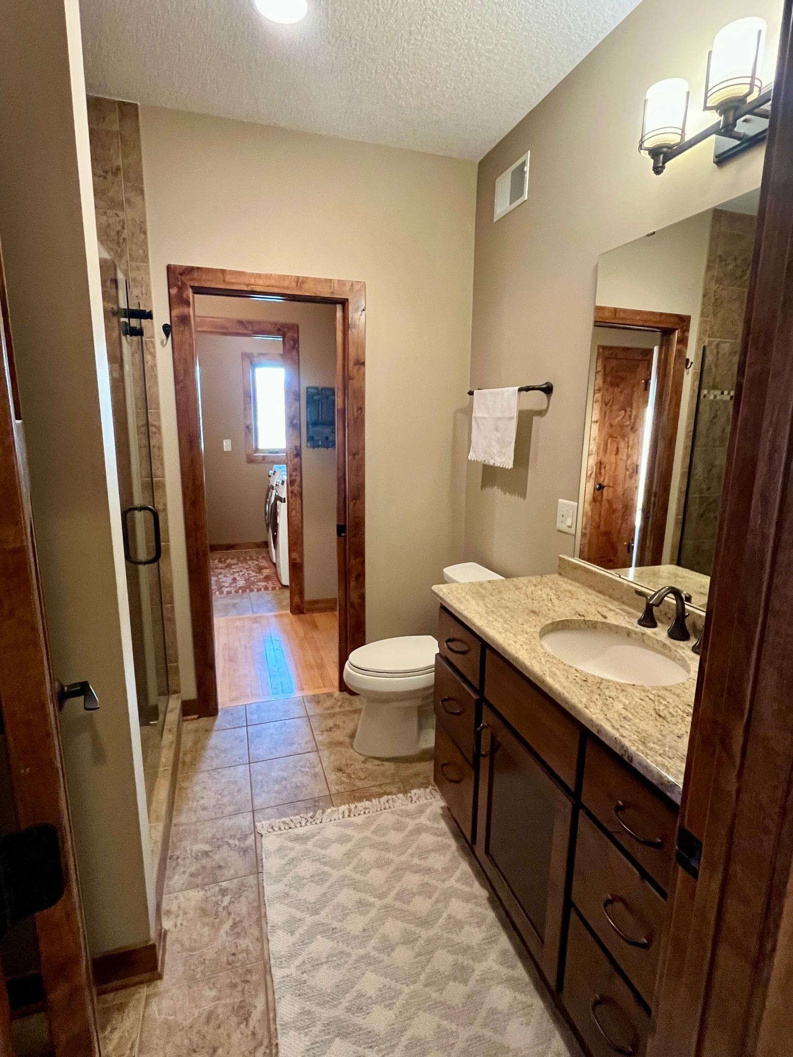 11-11main_bath_img_e3860.jpg