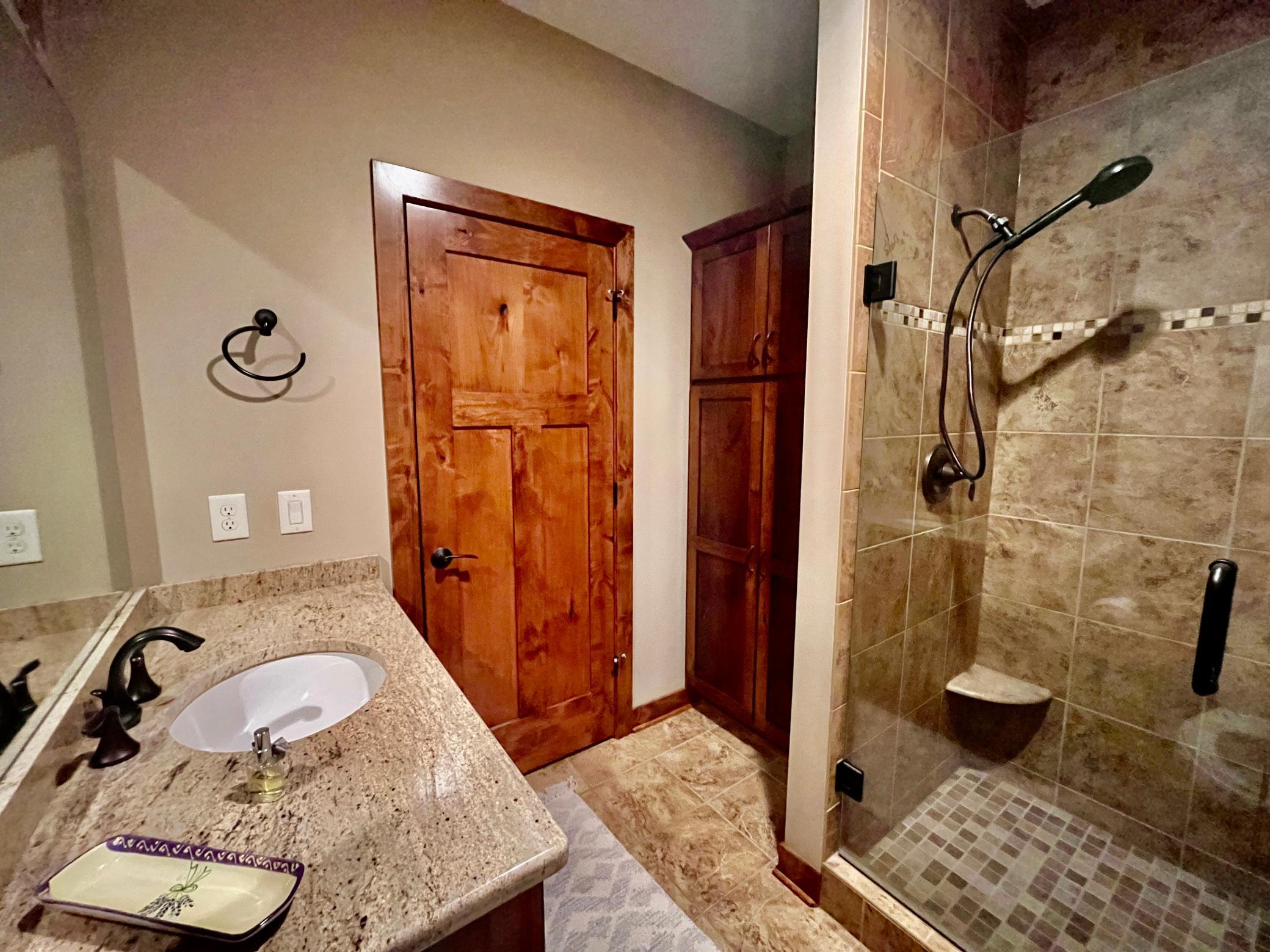 13-11main_bathfullsizerender.jpg